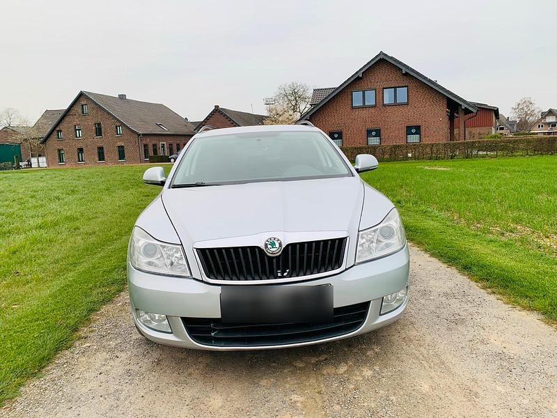 Gebraucht Skoda Octavia 105 PS (77 kW) 2011 Silber Kombi