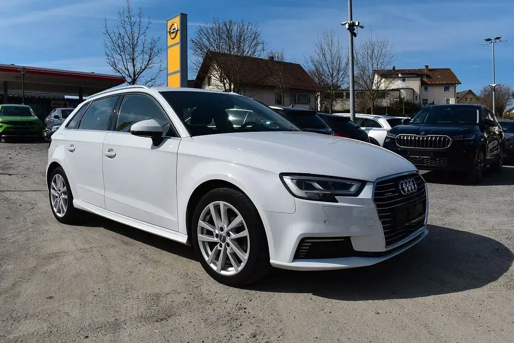 Gebraucht Audi e-tron Design 204 PS (150 kW) 2020 Gletscherweiss (metallic) SUV