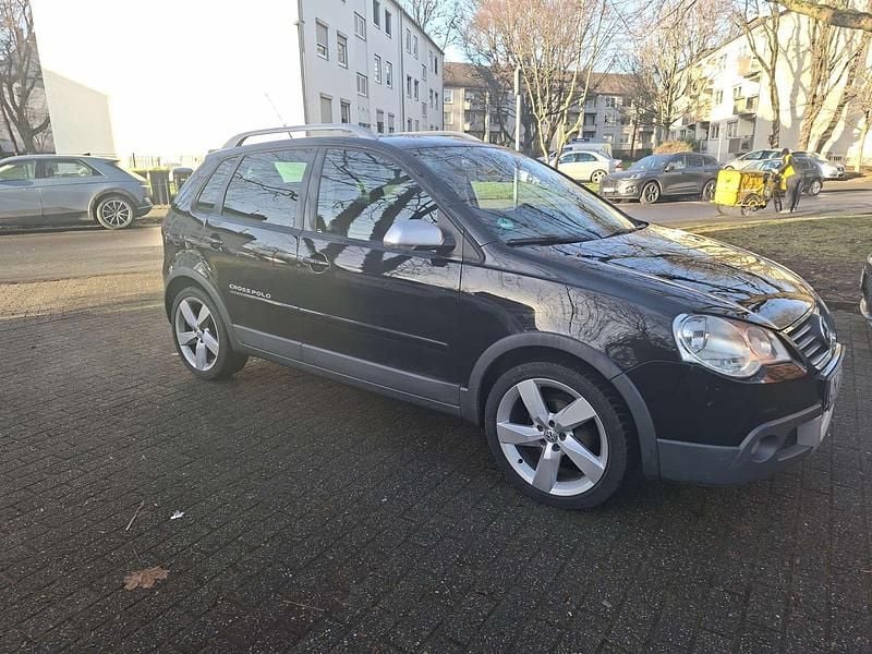 Schwarz Gebraucht 2009 VW Polo Cross Kleinwagen | 3.999 € (Fairer Preis) - Bild 1/4