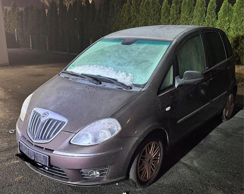 Braun Gebraucht 2012 Lancia Musa Platinum Van / Kleinbus | 2.390 € (Fairer Preis) - Bild 1/4