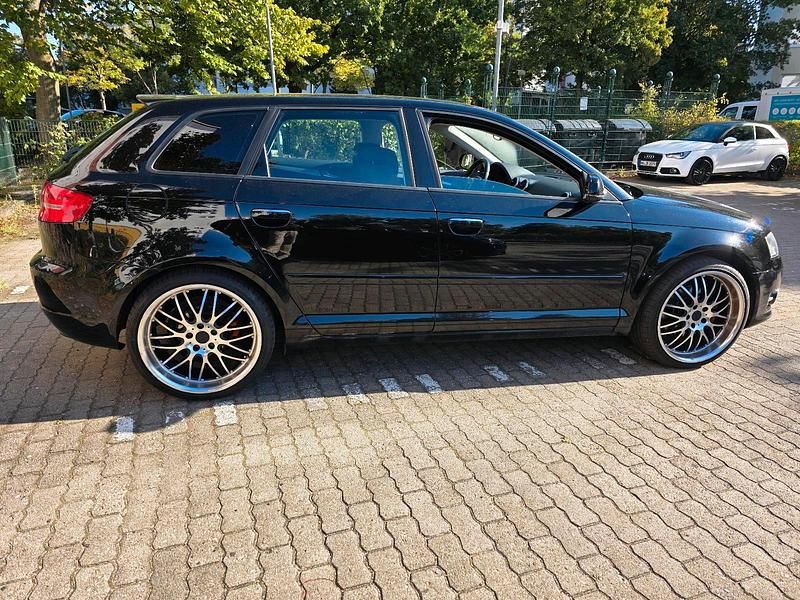 Schwarz Gebraucht 2011 Audi A3 Sportback Kleinwagen | 5.900 € (Guter Preis) - Bild 1/4