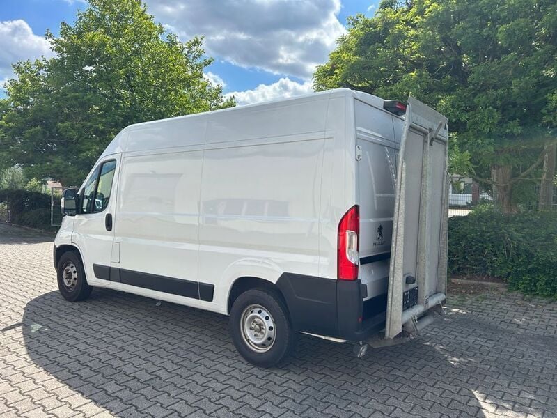 Gebraucht Peugeot Boxer 165 PS (121 kW) 2022 Weiß Van