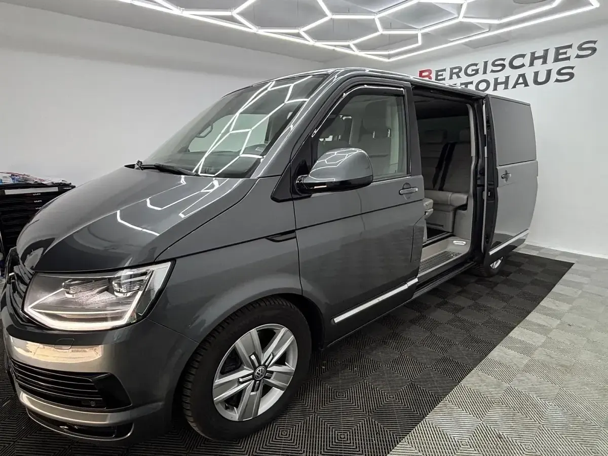 Gebraucht VW Multivan Highline 204 PS (150 kW) 2015 Grau Van / Kleinbus