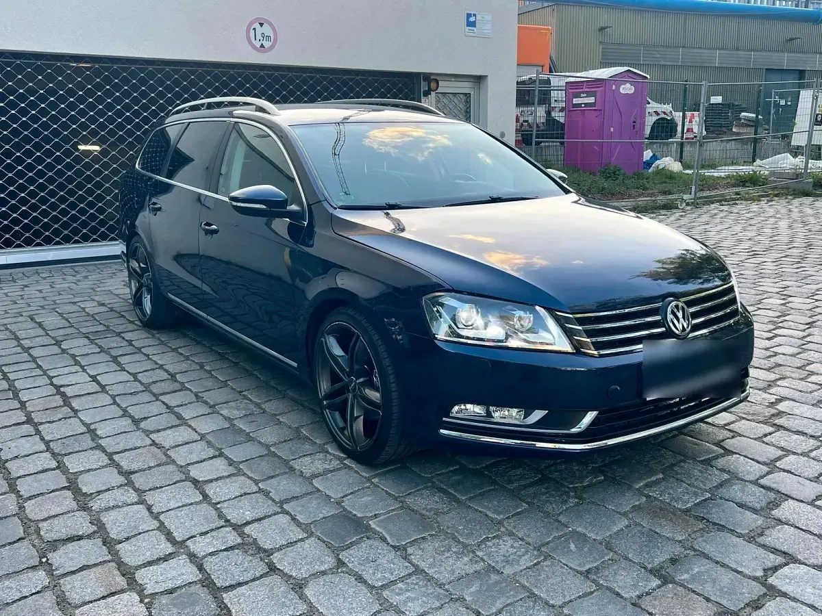 Gebraucht VW Passat 140 PS (102 kW) 2012 Blau Kombi