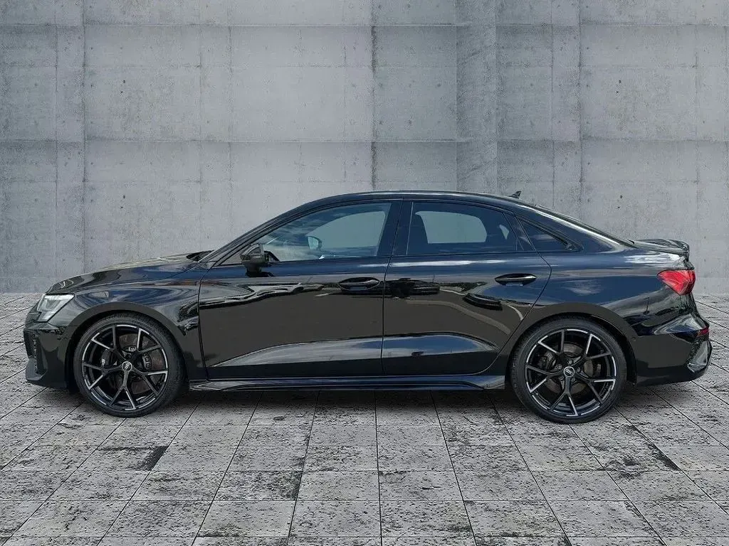 Gebraucht Audi RS3 Sport 400 PS (294 kW) 2023 Mythosschwarz metallic Limousine