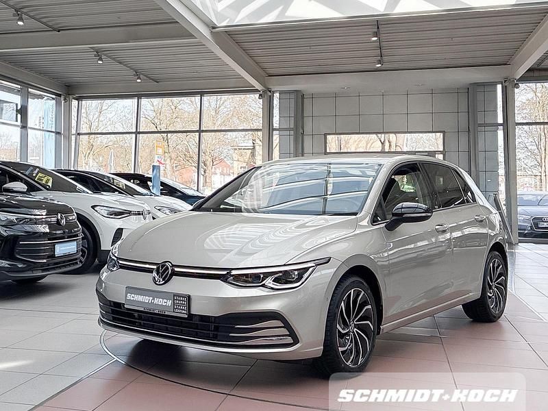 Gebraucht VW Golf VIII Move 110 PS (80 kW) 2024 Ivory silver (silber) Limousine