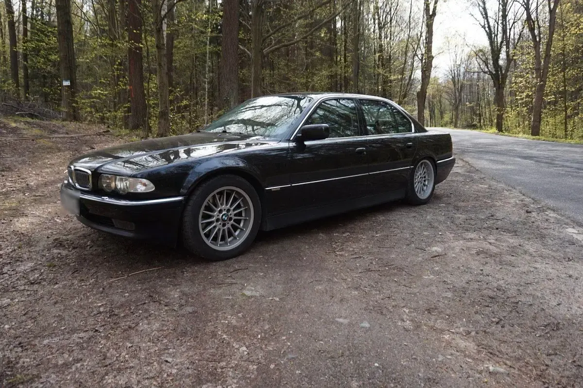 Gebraucht BMW 750 Sport Line 326 PS (239 kW) 2000 Schwarz Limousine