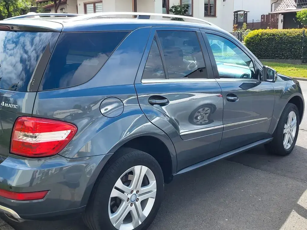 Używany Mercedes 350 230 KM (169 kW) 2010 Szary SUV