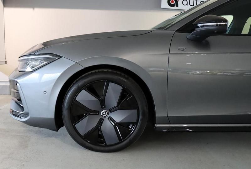 Gebraucht VW Passat R-line 150 PS (110 kW) 2025 Grau Kombi