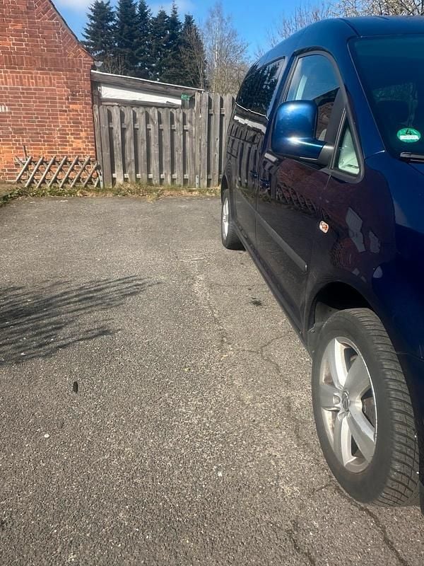 Używany VW Caddy Maxi 105 KM (77 kW) 2010 Niebieski Minivan