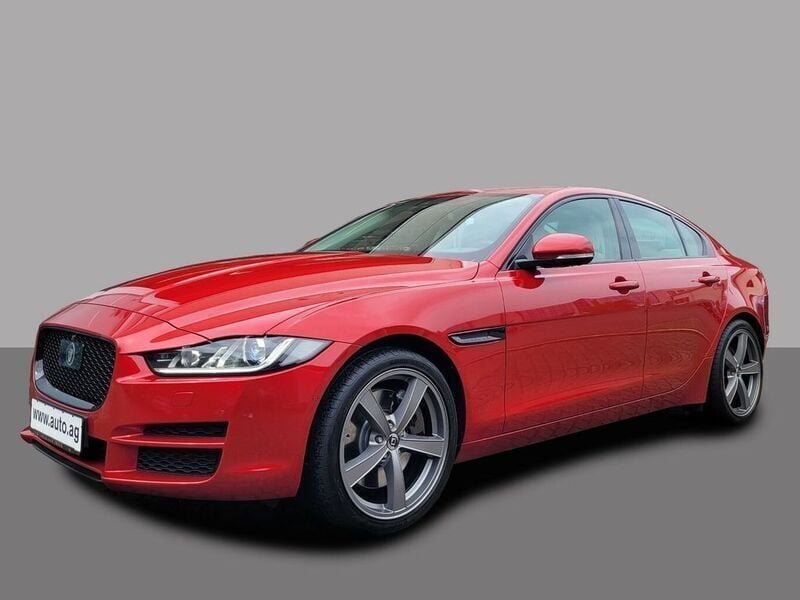 Rot Gebraucht 2017 Jaguar XE Portfolio Limousine | 19.911 € (Teuer) - Bild 1/4