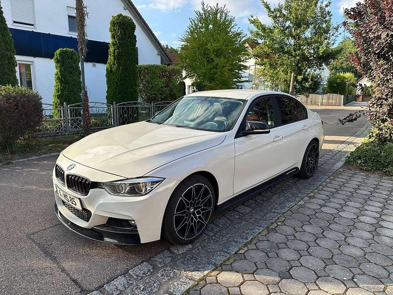 Weiß Gebraucht 2018 BMW 320 M Performance Limousine | 24.490 € (Fairer Preis) - Bild 1/4