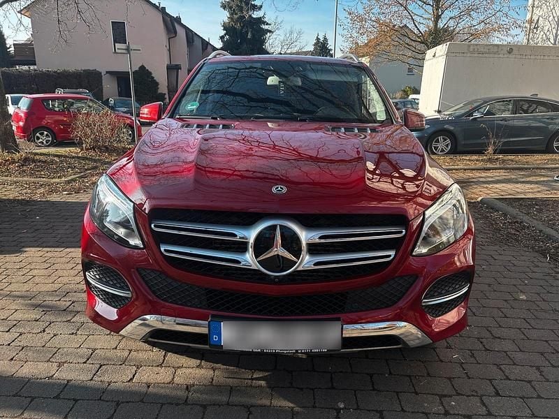 Rot Gebraucht 2018 Mercedes 350 SUV | 26.499 € (Fairer Preis) - Bild 1/4
