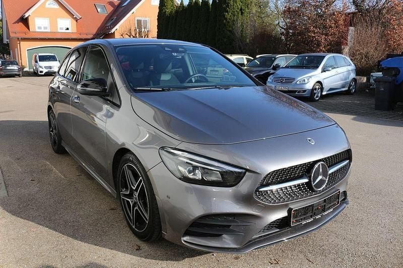 Gebraucht Mercedes B200 AMG line 163 PS (119 kW) 2019 Grau Kleinwagen
