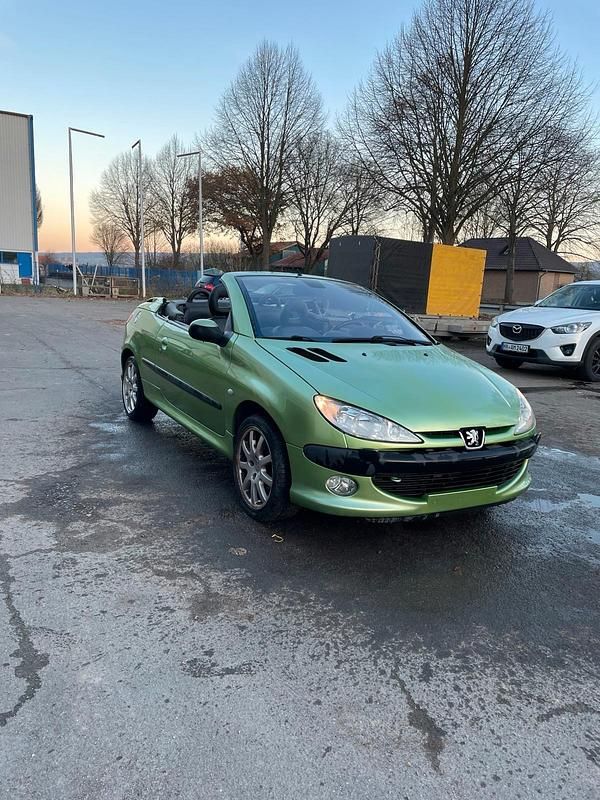 Grün Gebraucht 2002 Peugeot 206 CC Cabrio | 2.400 € (Teuer) - Bild 1/4
