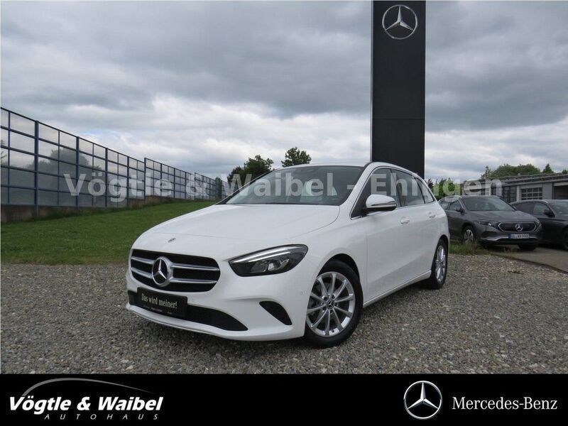 Weiß Gebraucht 2022 Mercedes B180 Progressive Van / Kleinbus | 26.550 € (Fairer Preis) - Bild 1/4
