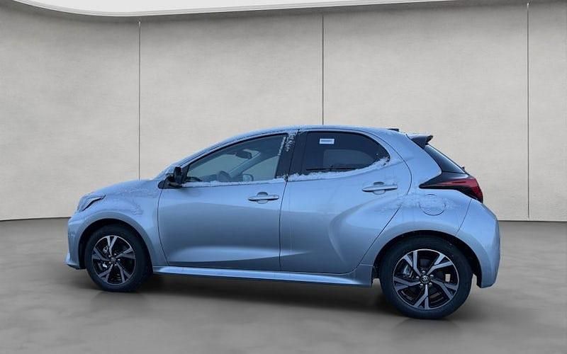 Neu Toyota Yaris Hybrid 116 PS (85 kW) 2025 Silber Limousine