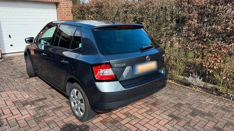 Gebraucht Skoda Fabia Drive 60 PS (44 kW) 2017 Grau Kleinwagen