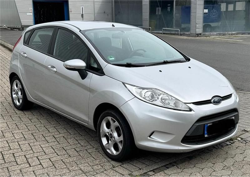 Silber Gebraucht 2009 Ford Fiesta Trend Kleinwagen | 2.900 € (Fairer Preis) - Bild 1/4