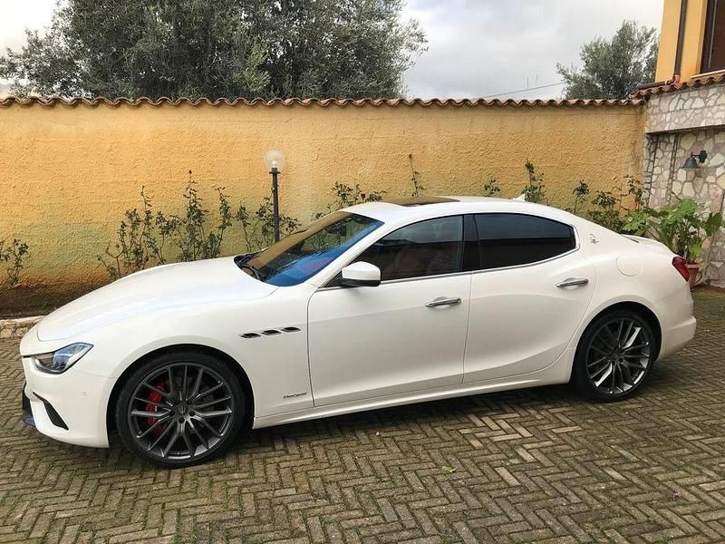 Gebraucht Maserati Ghibli 275 PS (202 kW) 2017 Weiß Limousine