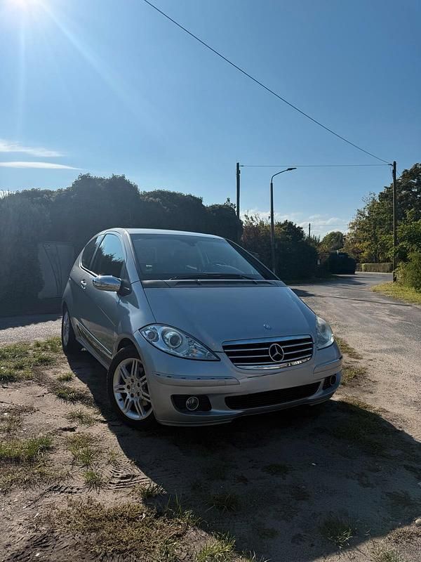 Silber Gebraucht 2005 Mercedes A180 Kleinwagen | 2.490 € (Fairer Preis) - Bild 1/4