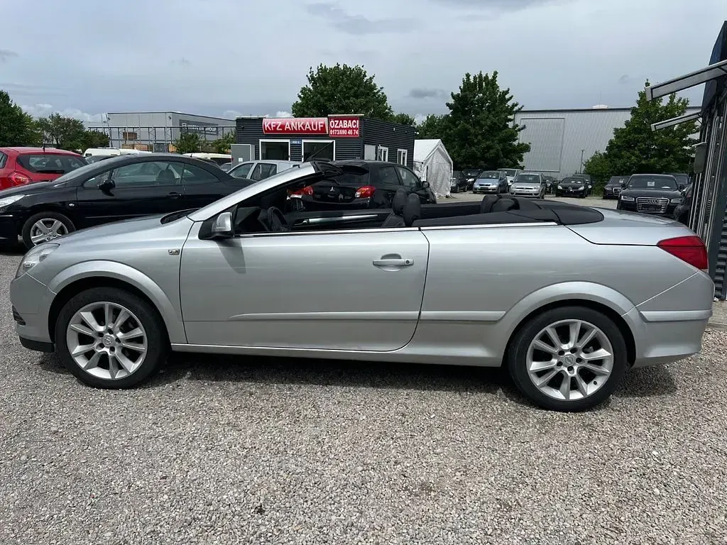 Gebraucht Opel Astra Cosmo 140 PS (102 kW) 2008 Silber Cabrio