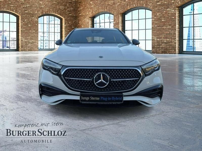 Gebraucht Mercedes E300 AMG 313 PS (230 kW) 2024 Manufaktur lack manufaktur opalithweiß bright Kombi
