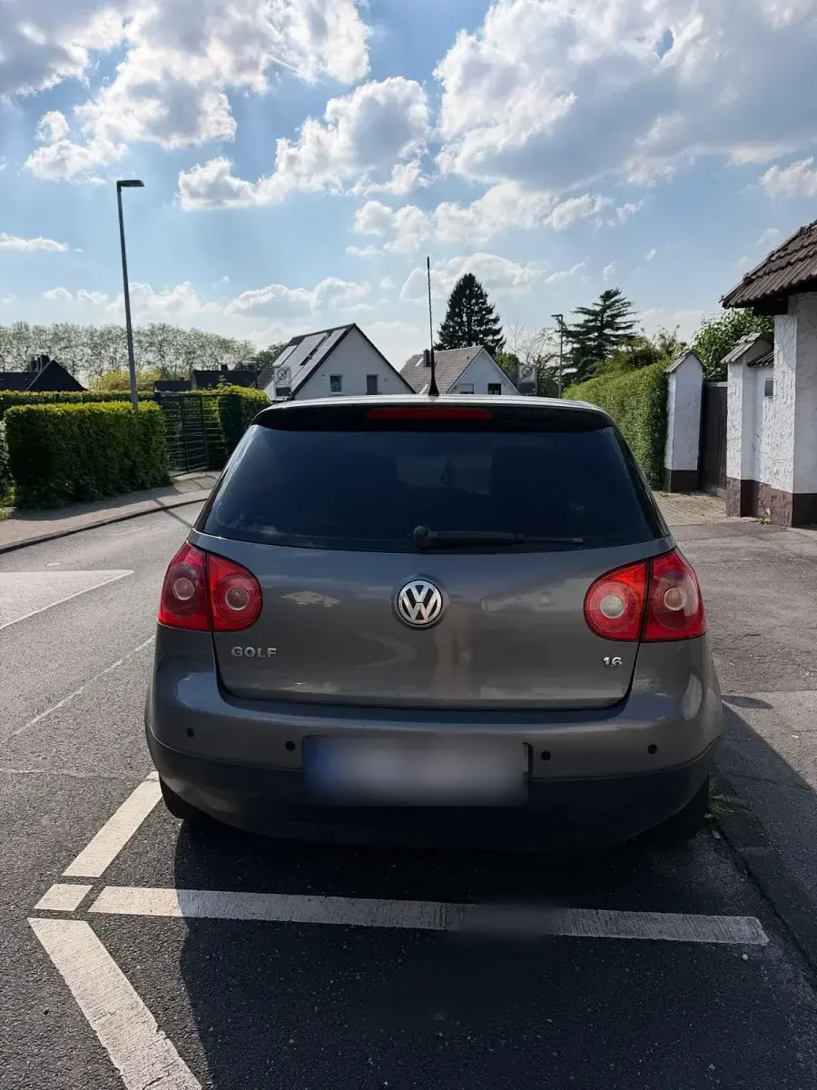 Gebraucht VW Golf V 102 PS (75 kW) 2005 Grau Kleinwagen
