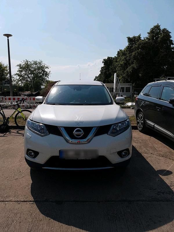 Weiß Gebraucht 2015 Nissan X-Trail 360º SUV | 10.499 € (Fairer Preis) - Bild 1/4
