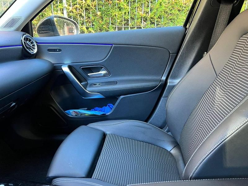 Gebraucht Mercedes A180 Edition 136 PS (100 kW) 2021 Schwarz Limousine