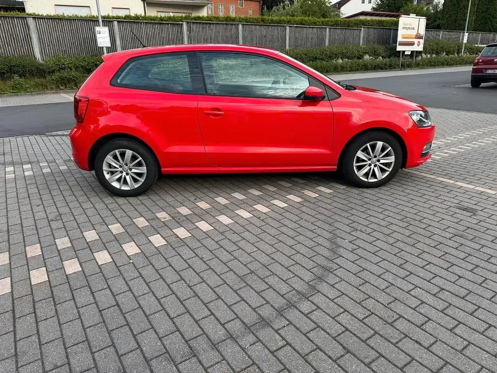 Gebraucht VW Polo Comfortline 75 PS (55 kW) 2016 Rot Kleinwagen