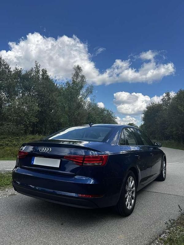 Blau Gebraucht 2016 Audi A4 Limousine | 18.400 € (Guter Preis) - Bild 1/4