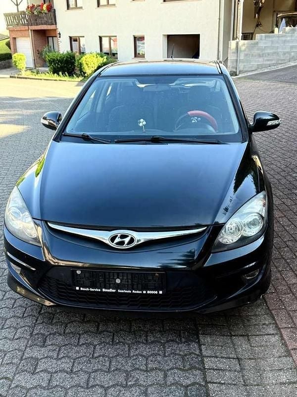 Gebraucht 2011 Hyundai i30 Edition Limousine | 1.100 € (Superpreis) - Bild 1/4