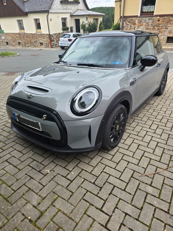 Grau Gebraucht 2021 Mini Cooper SE Kleinwagen | 14.600 € (Superpreis) - Bild 1/4