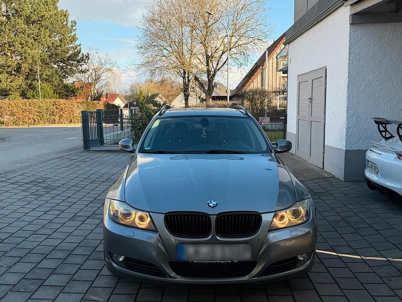 Gebraucht BMW 320 177 PS (130 kW) 2010 Grau Kombi