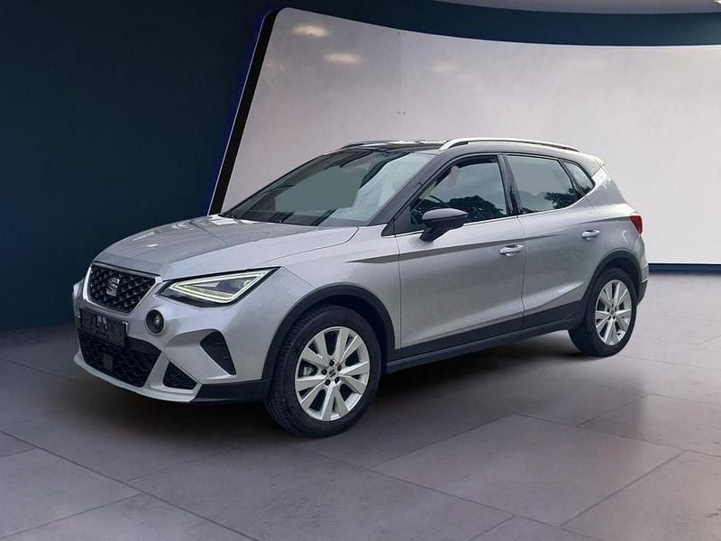 Urbansilber metallic / dach sc Gebraucht 2024 Seat Arona Xperience SUV | 19.990 € (Guter Preis) - Bild 1/4