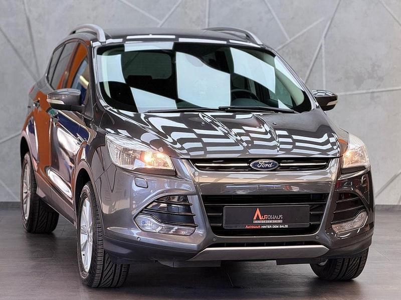 Gebraucht Ford Kuga Titanium 150 PS (110 kW) 2015 Grau SUV