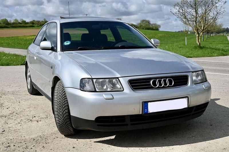 Second-hand Audi A3 179 CP (131 kW) 2000 Argintiu Hatchback