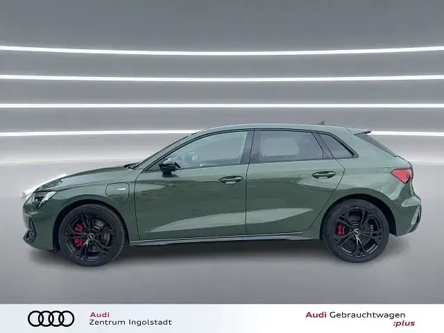 Gebraucht Audi A3 Sportback e-tron S-Line 272 PS (200 kW) 2025 Distriktgrün metallic Kleinwagen