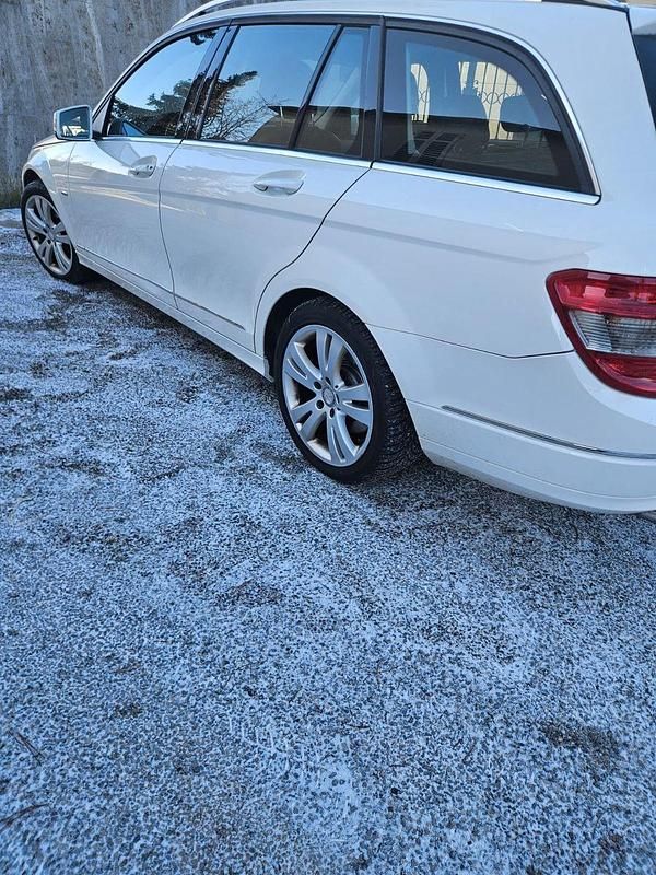Gebraucht Mercedes C220 Avantgarde 170 PS (125 kW) 2010 Weiß Kombi
