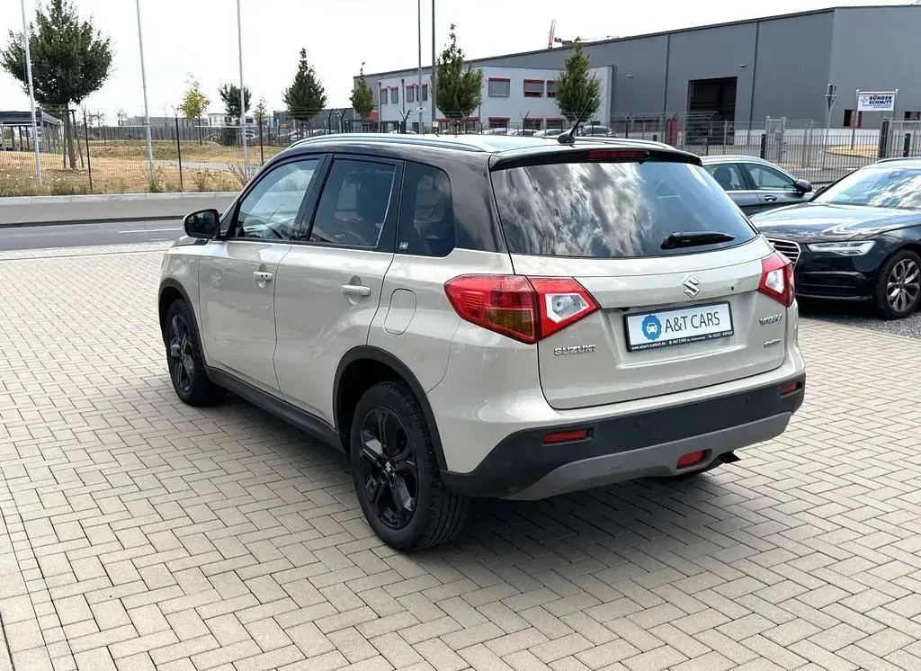 Gebraucht Suzuki Vitara 140 PS (102 kW) 2016 Beige SUV