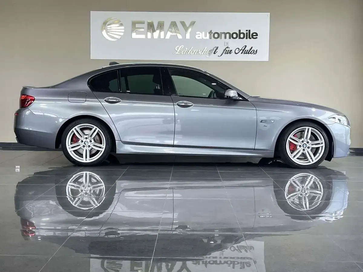 Gebraucht BMW 550 381 PS (280 kW) 2015 Spacegrau metallic Limousine