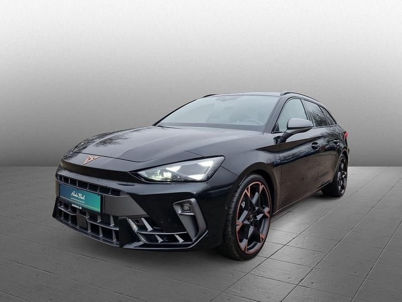 Midnight schwarz metallic Gebraucht 2025 Cupra Leon VZ Kombi | 37.980 € (Superpreis) - Bild 1/4