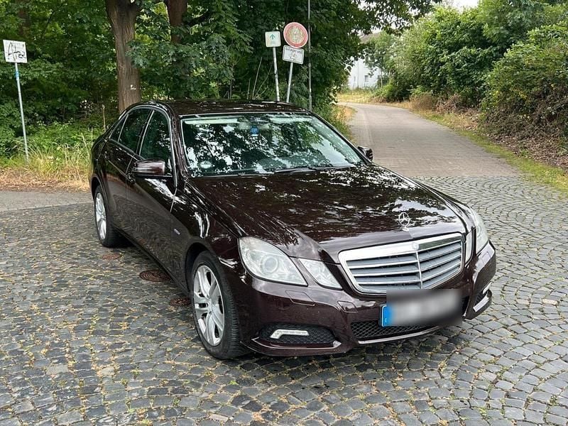 Andere außenfarben Gebraucht 2009 Mercedes E220 Limousine | 7.250 € (Superpreis) - Bild 1/4