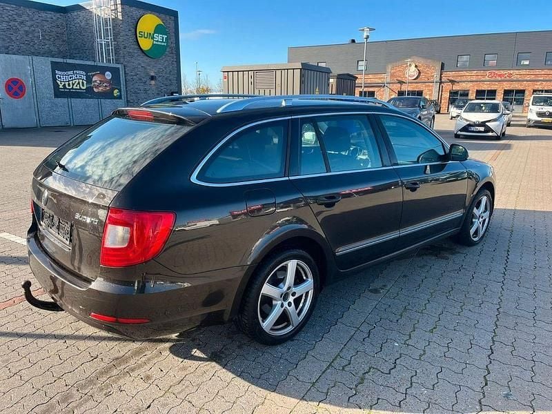 Gebraucht Skoda Superb Elegance 170 PS (125 kW) 2013 Braun Kombi