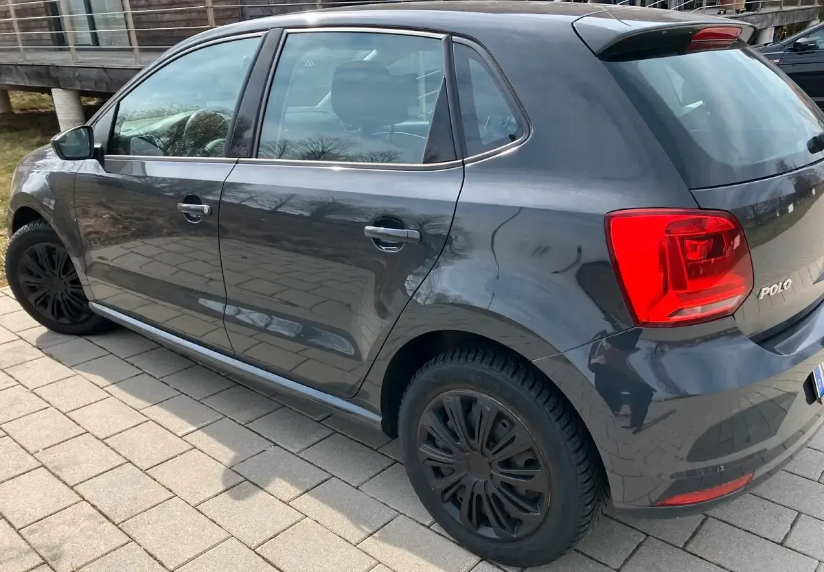 Gebraucht VW Polo 75 PS (55 kW) 2015 Grau Kleinwagen