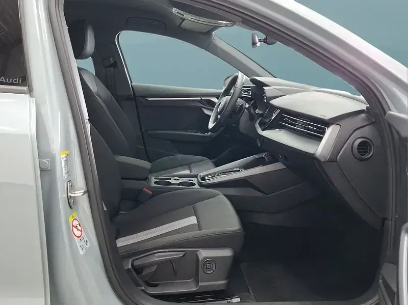 Gebraucht Audi A3 Sportback 150 PS (110 kW) 2024 Grau Kleinwagen