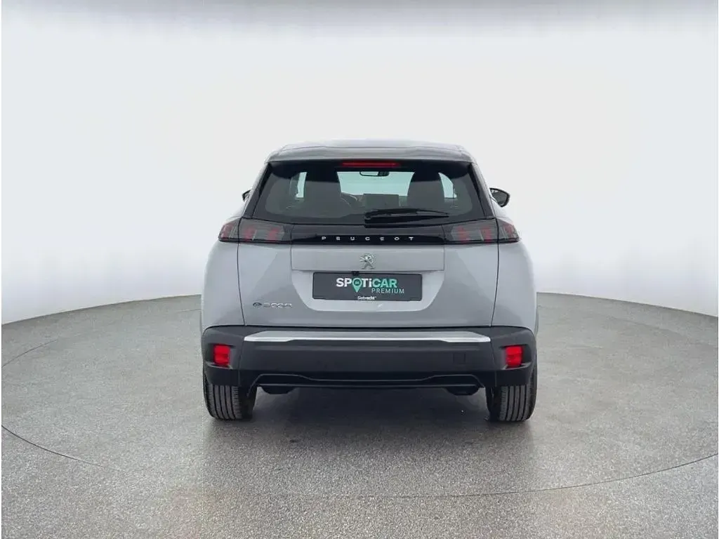 Gebraucht Peugeot e-2008 Active 100 kW (136 PS) 2021 Grau (metallic) SUV