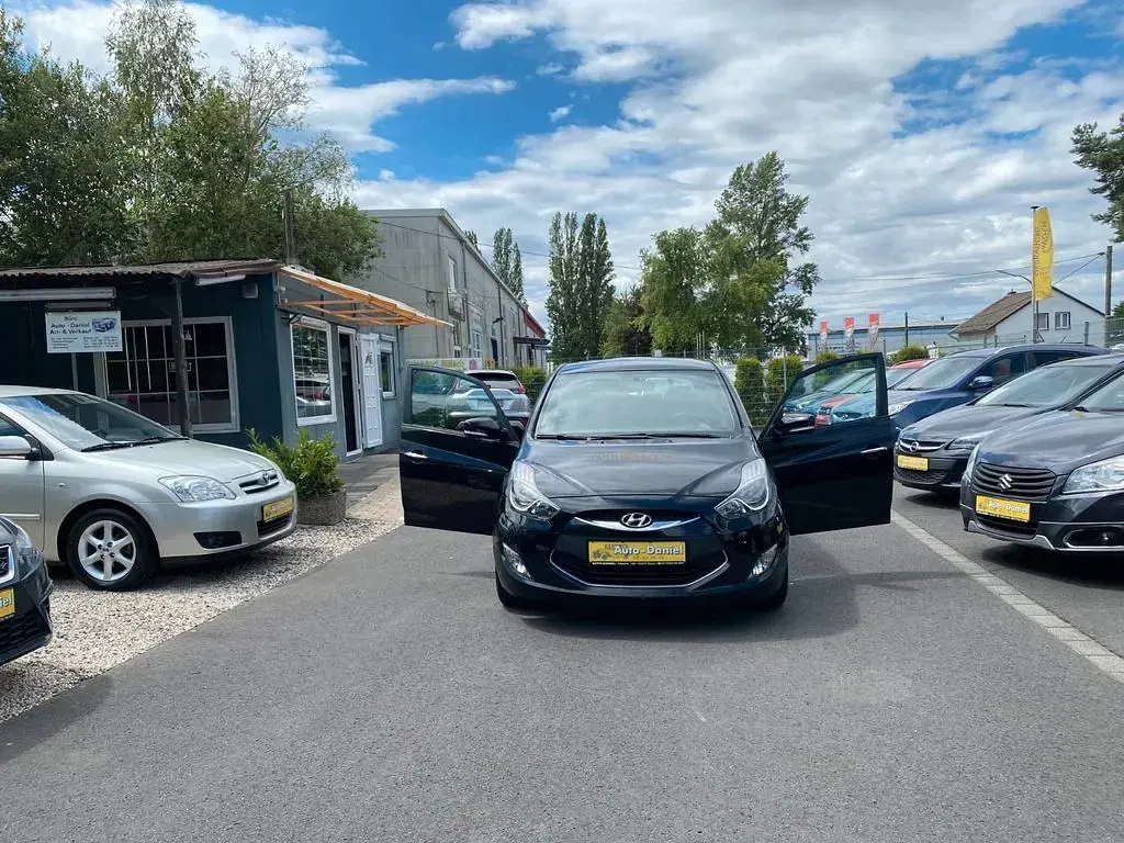 Gebraucht Hyundai ix20 90 PS (66 kW) 2013 Schwarz Kleinwagen