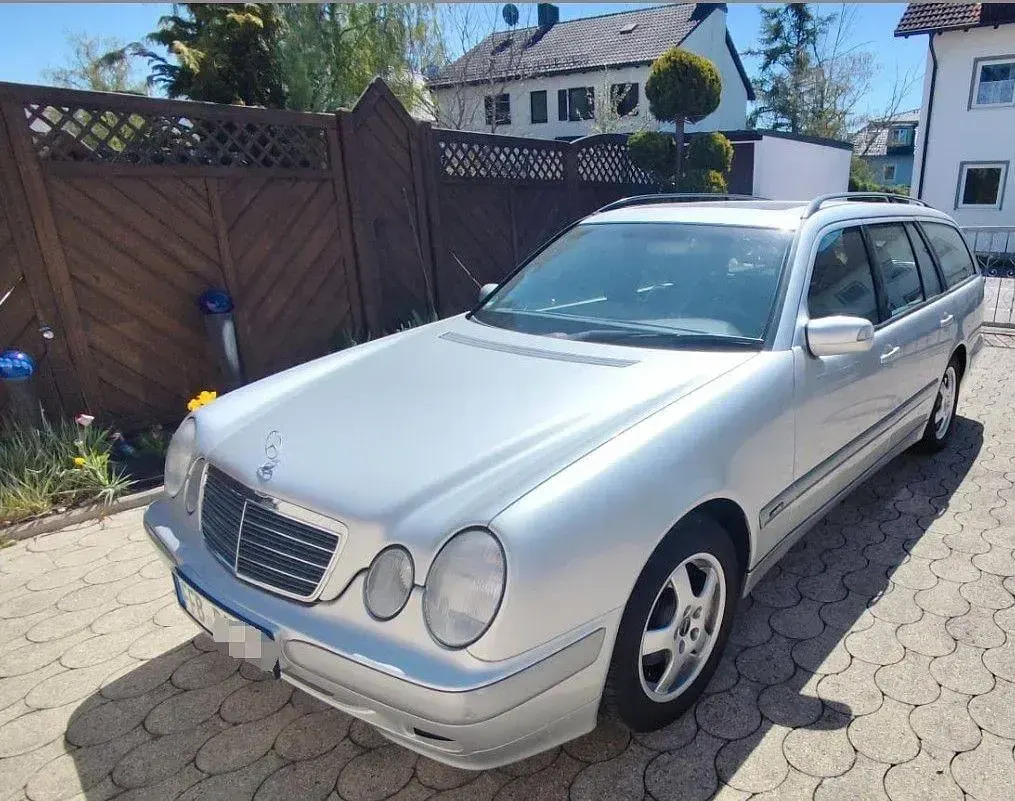 Second-hand Mercedes E200 Classic 163 CP (119 kW) 2002 Argintiu Berlinǎ